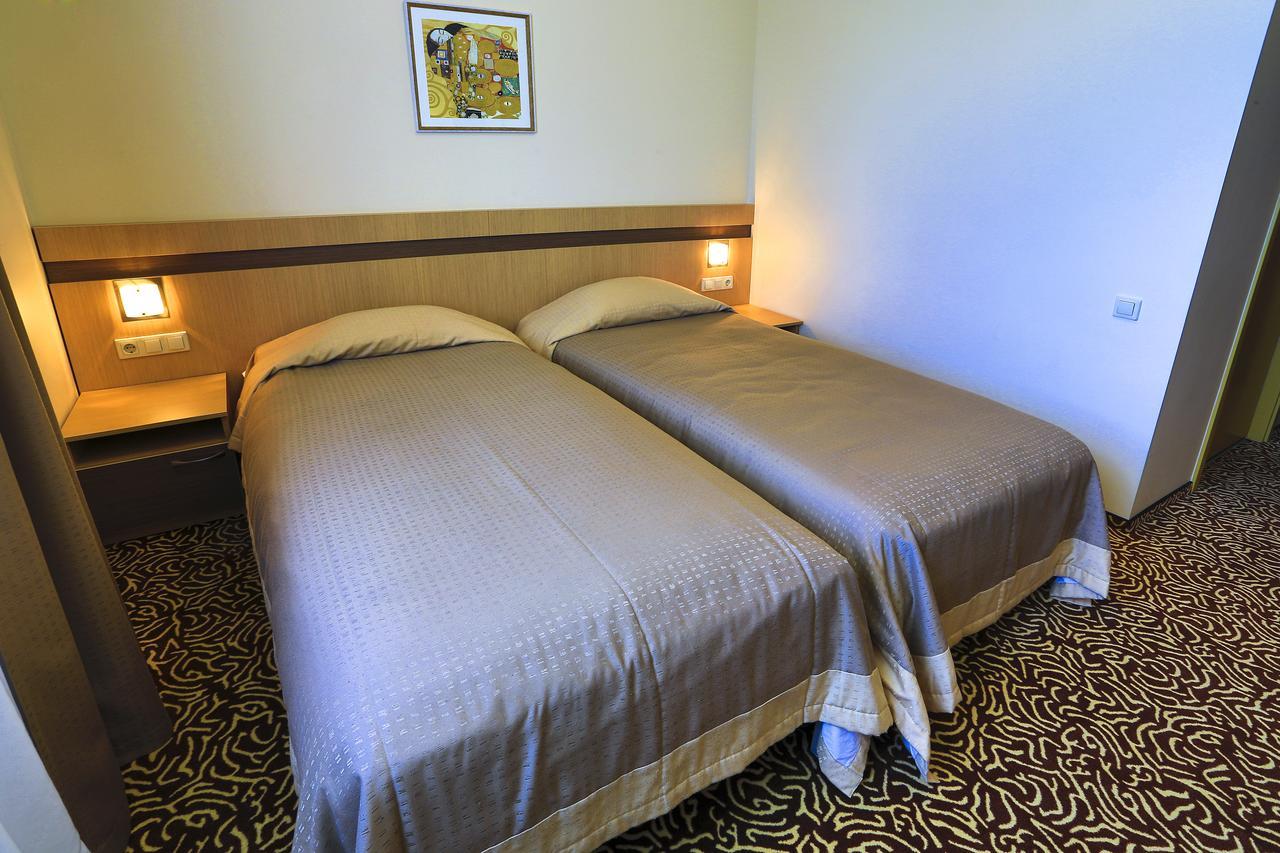 Hotel Siauliu Krasto Medziotoju Uzeiga à Šiauliai Extérieur photo