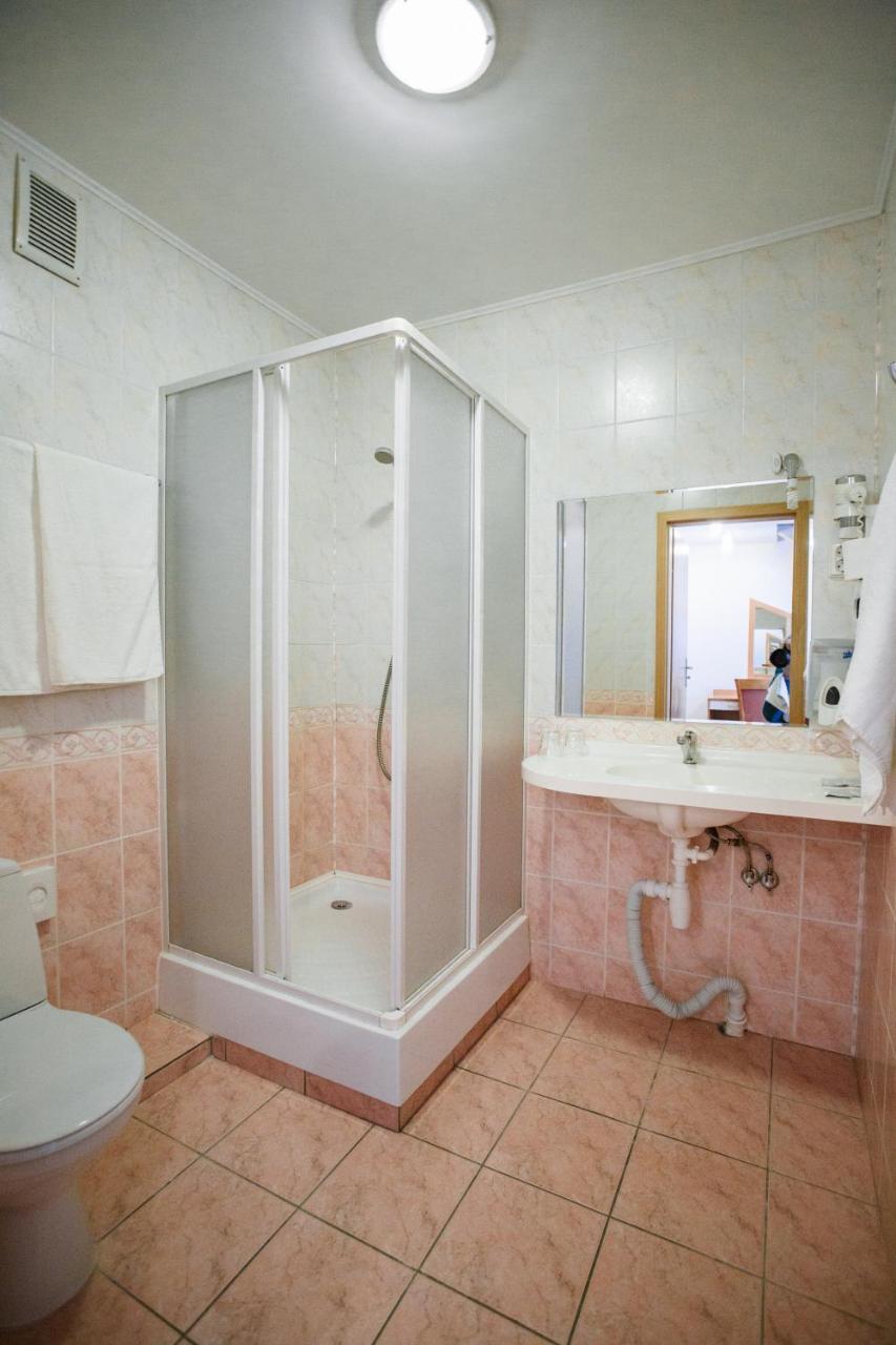 Hotel Siauliu Krasto Medziotoju Uzeiga à Šiauliai Chambre photo